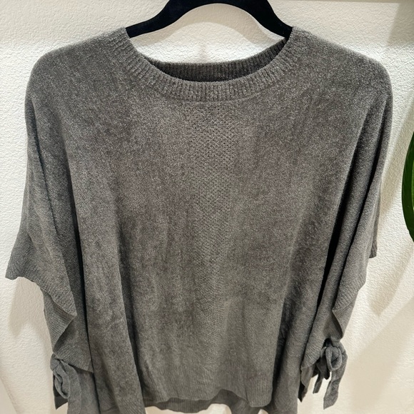 Barefoot dreams poncho style sweater size S/M olive - Picture 8 of 8